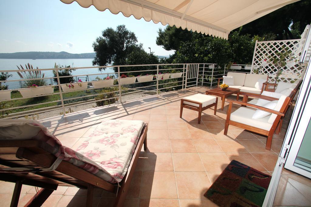 Gem Of The Sea Luxury Beach Apartment With Brand New Heating Infinity Pool Trogir Eksteriør bilde