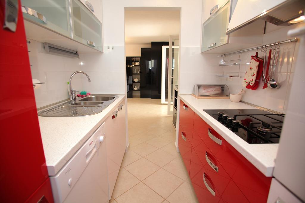 Gem Of The Sea Luxury Beach Apartment With Brand New Heating Infinity Pool Trogir Eksteriør bilde
