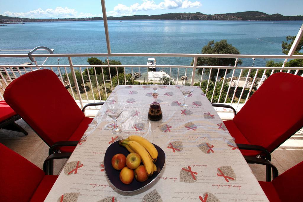Gem Of The Sea Luxury Beach Apartment With Brand New Heating Infinity Pool Trogir Eksteriør bilde