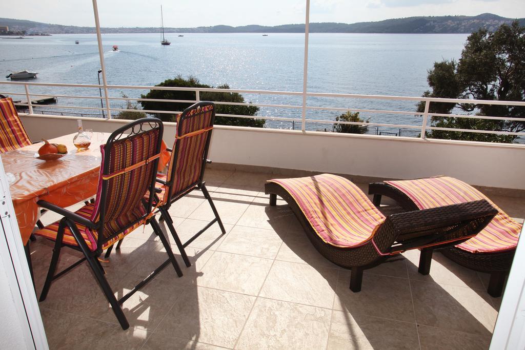 Gem Of The Sea Luxury Beach Apartment With Brand New Heating Infinity Pool Trogir Eksteriør bilde