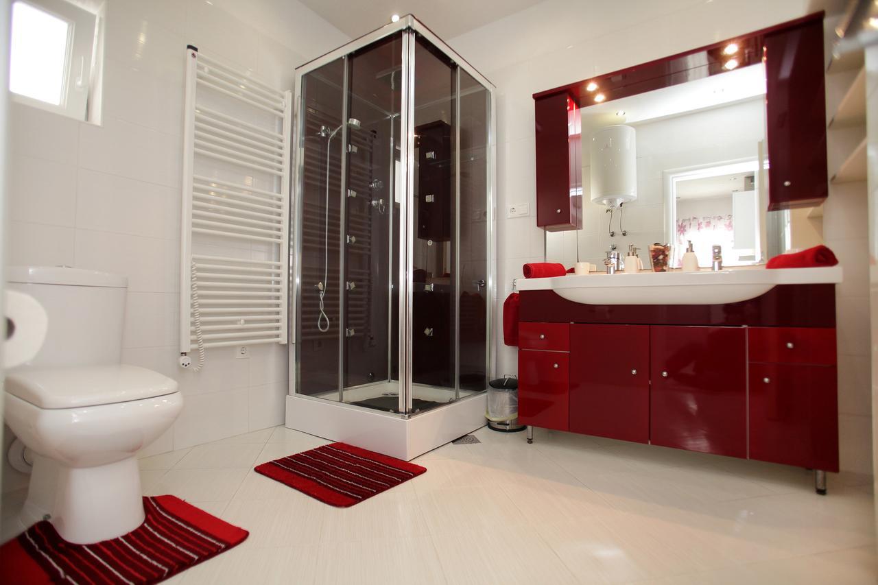 Gem Of The Sea Luxury Beach Apartment With Brand New Heating Infinity Pool Trogir Eksteriør bilde