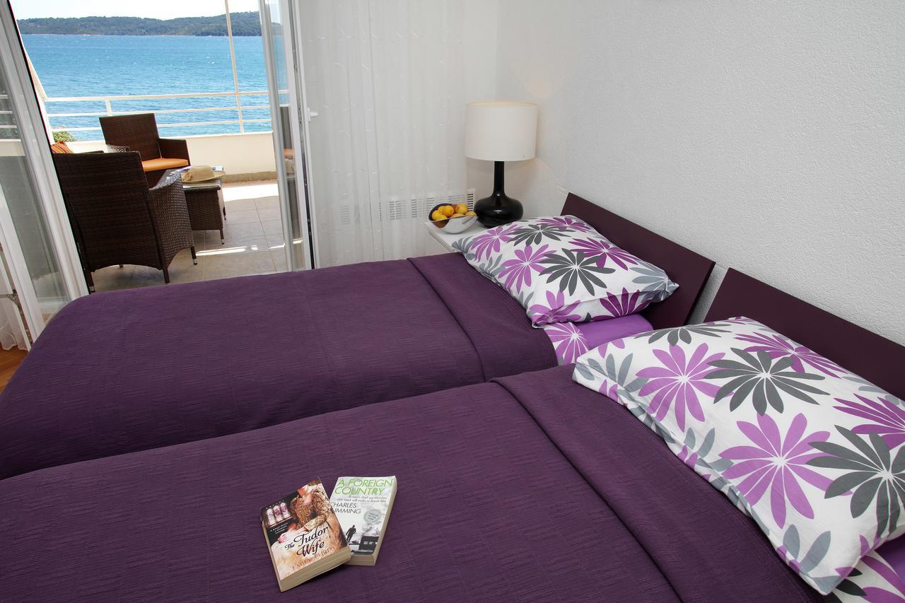 Gem Of The Sea Luxury Beach Apartment With Brand New Heating Infinity Pool Trogir Eksteriør bilde