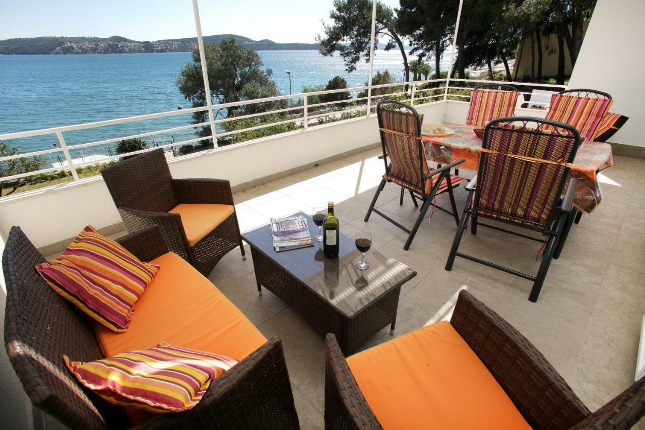Gem Of The Sea Luxury Beach Apartment With Brand New Heating Infinity Pool Trogir Eksteriør bilde
