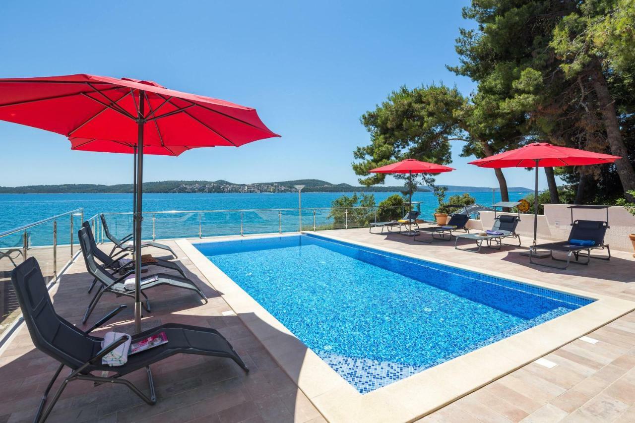 Gem Of The Sea Luxury Beach Apartment With Brand New Heating Infinity Pool Trogir Eksteriør bilde