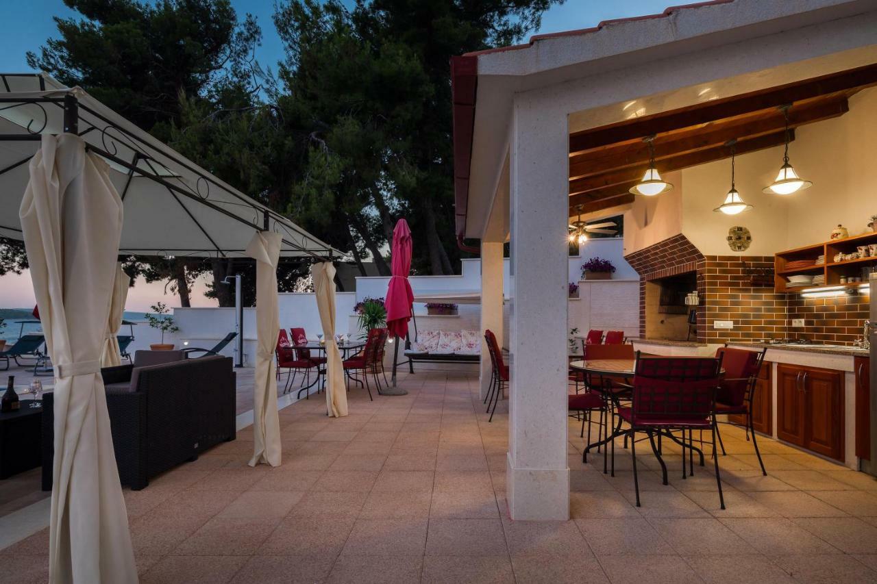 Gem Of The Sea Luxury Beach Apartment With Brand New Heating Infinity Pool Trogir Eksteriør bilde
