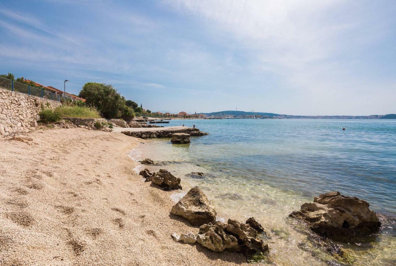 Gem Of The Sea Luxury Beach Apartment With Brand New Heating Infinity Pool Trogir Eksteriør bilde