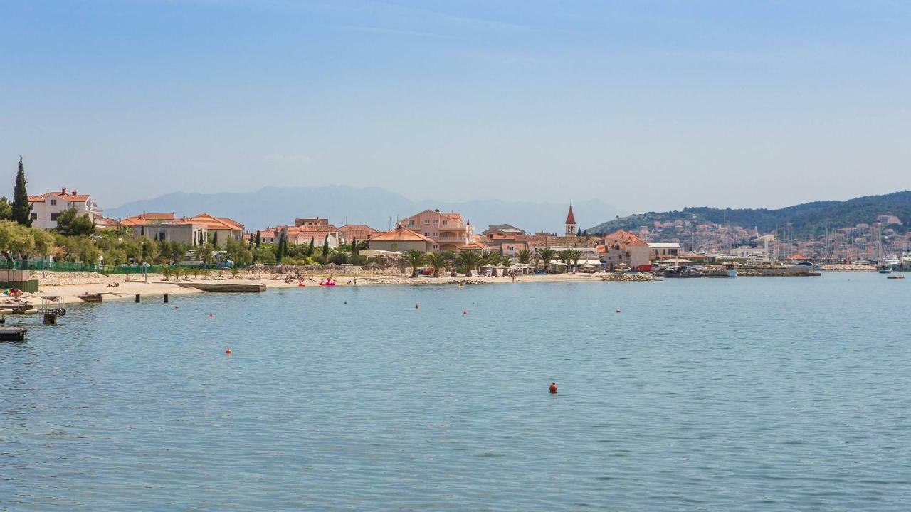 Gem Of The Sea Luxury Beach Apartment With Brand New Heating Infinity Pool Trogir Eksteriør bilde
