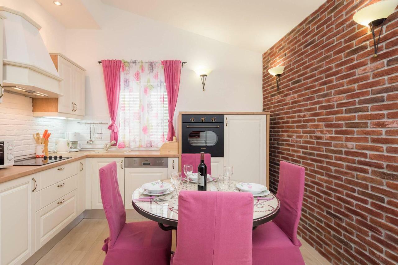 Gem Of The Sea Luxury Beach Apartment With Brand New Heating Infinity Pool Trogir Eksteriør bilde