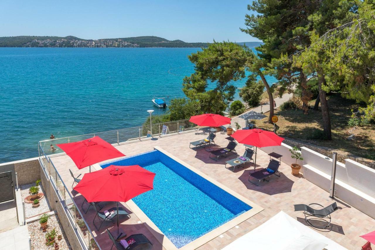 Gem Of The Sea Luxury Beach Apartment With Brand New Heating Infinity Pool Trogir Eksteriør bilde