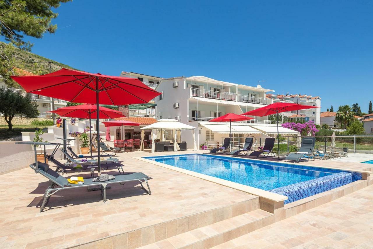 Gem Of The Sea Luxury Beach Apartment With Brand New Heating Infinity Pool Trogir Eksteriør bilde